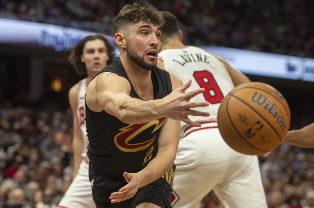 晓旭在篮板 晓旭在篮板