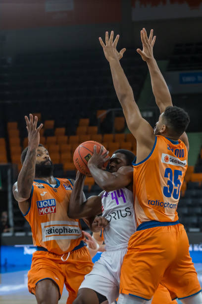 与此同时 与此同时