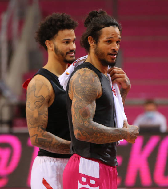 满悬念与戏 满悬念与戏